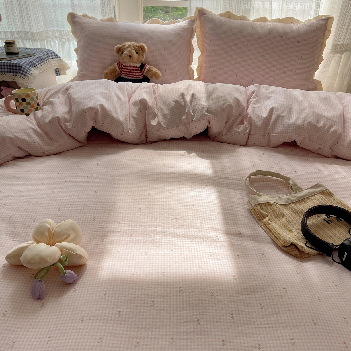 91家纺网 家纺一手货源 找家纺 盼季家纺 2025新款亲肤棉皱皱纱花边四件套 皱皱纱花边-粉格小花