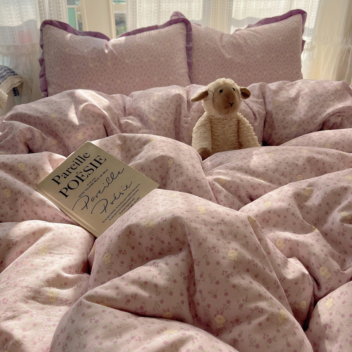 91家纺网 家纺一手货源 找家纺 盼季家纺 2025新款亲肤棉皱皱纱花边四件套 皱皱纱花边-花丛小兔-紫