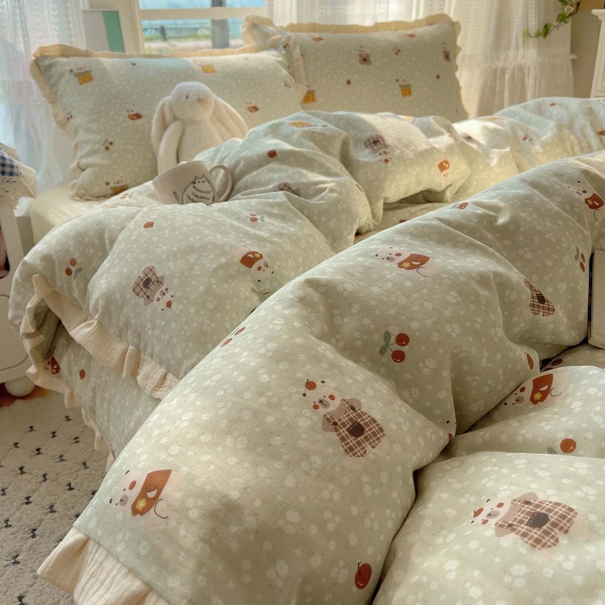 91家纺网 家纺一手货源 找家纺 盼季家纺 2025新款亲肤棉皱皱纱花边四件套 皱皱纱花边-欢喜萌宠