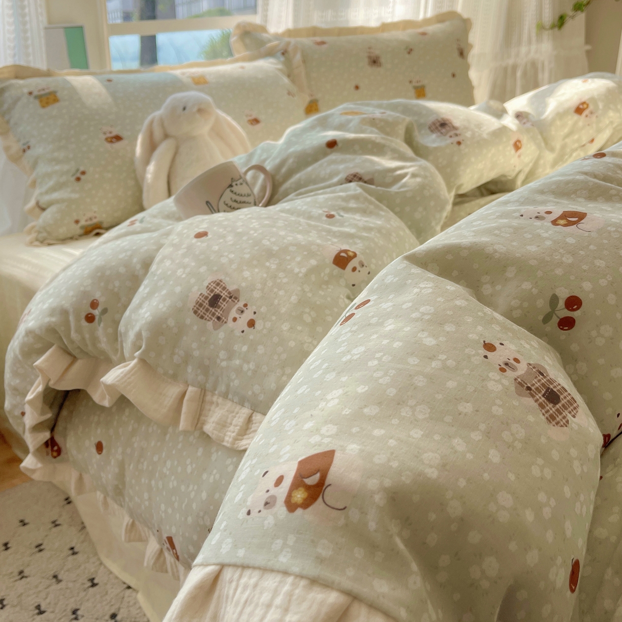 91家纺网 家纺一手货源 找家纺 盼季家纺 2025新款亲肤棉皱皱纱花边四件套 皱皱纱花边-欢喜萌宠