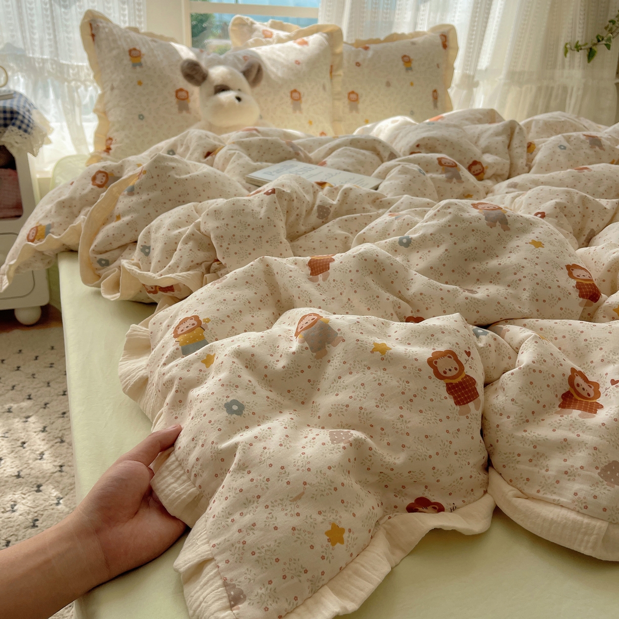 91家纺网 家纺一手货源 找家纺 盼季家纺 2025新款亲肤棉皱皱纱花边四件套 皱皱纱花边-小狮子