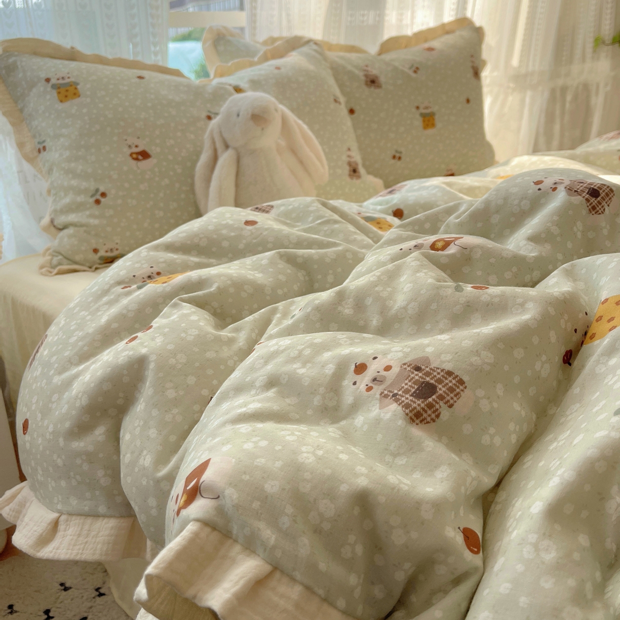 91家纺网 家纺一手货源 找家纺 盼季家纺 2025新款亲肤棉皱皱纱花边四件套 皱皱纱花边-欢喜萌宠