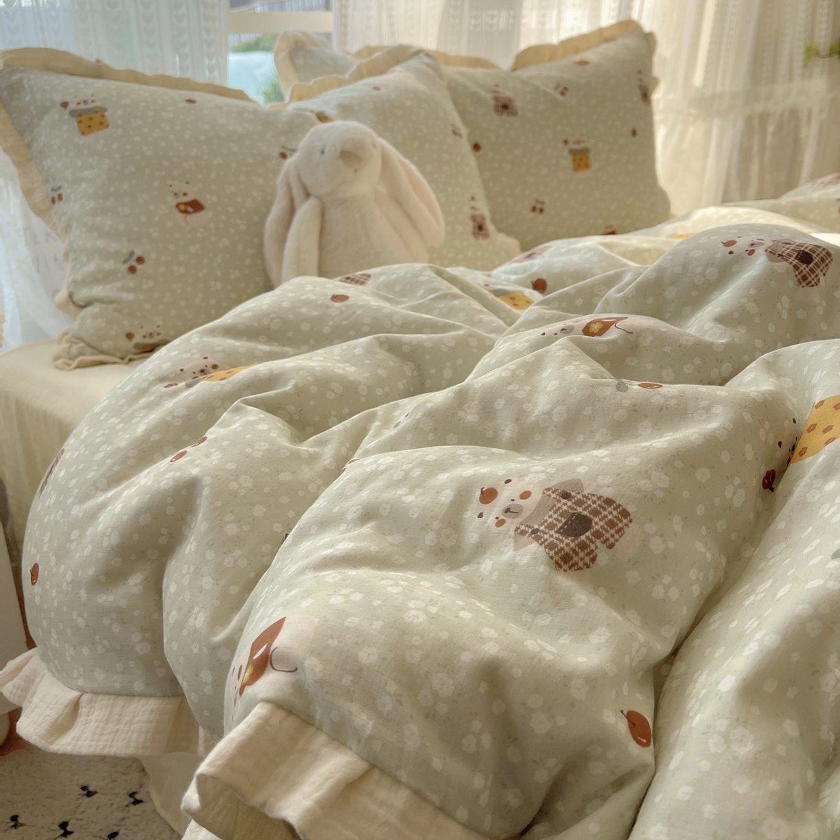 91家纺网 家纺一手货源 找家纺 盼季家纺 2025新款亲肤棉皱皱纱花边四件套 皱皱纱花边-欢喜萌宠