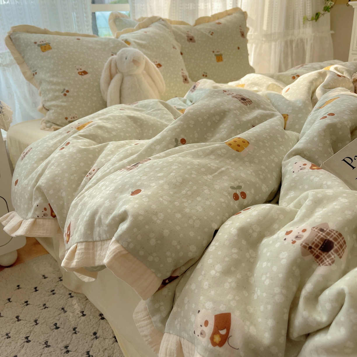 91家纺网 家纺一手货源 找家纺 盼季家纺 2025新款亲肤棉皱皱纱花边四件套 皱皱纱花边-欢喜萌宠