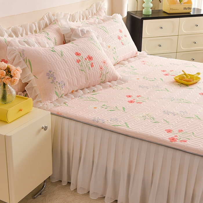 91家纺网 家纺一手货源 找家纺 悦织湾家纺 2025新款A类0.5厚床裙款印花乳胶凉席三件套 百花齐放