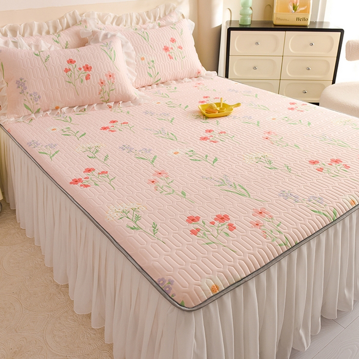 91家纺网 家纺一手货源 找家纺 悦织湾家纺 2025新款A类0.5厚床裙款印花乳胶凉席三件套 百花齐放