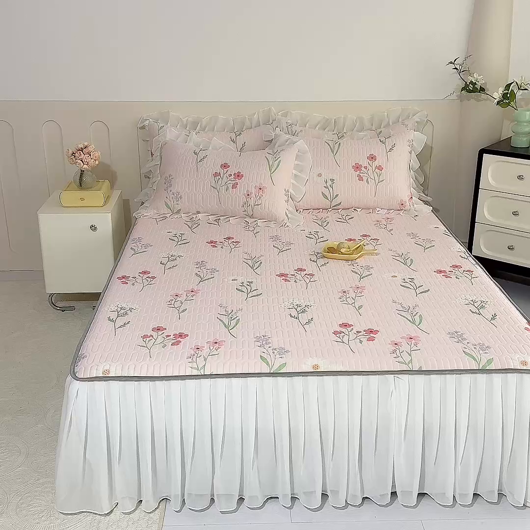 91家纺网 家纺一手货源 找家纺 悦织湾家纺 2025新款A类0.5厚床裙款印花乳胶凉席三件套 百花齐放