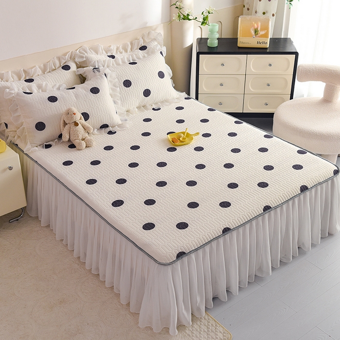 91家纺网 家纺一手货源 找家纺 悦织湾家纺 2025新款A类0.5厚床裙款印花乳胶凉席三件套 波点