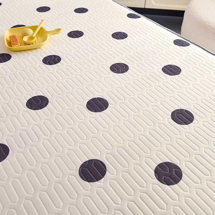 91家纺网 家纺一手货源 找家纺 悦织湾家纺 2025新款A类0.5厚床裙款印花乳胶凉席三件套 波点