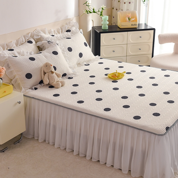 91家纺网 家纺一手货源 找家纺 悦织湾家纺 2025新款A类0.5厚床裙款印花乳胶凉席三件套 波点