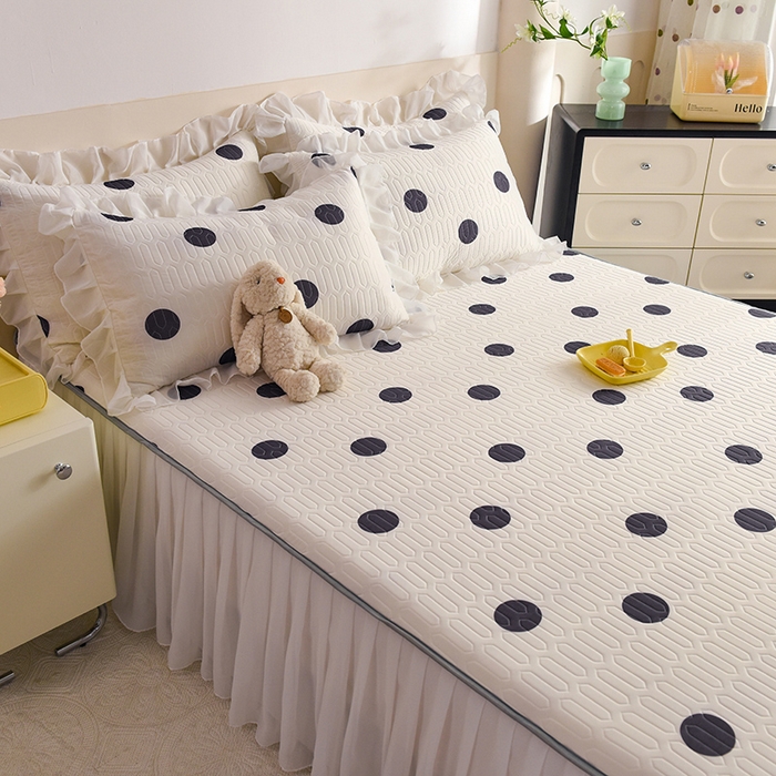 91家纺网 家纺一手货源 找家纺 悦织湾家纺 2025新款A类0.5厚床裙款印花乳胶凉席三件套 波点