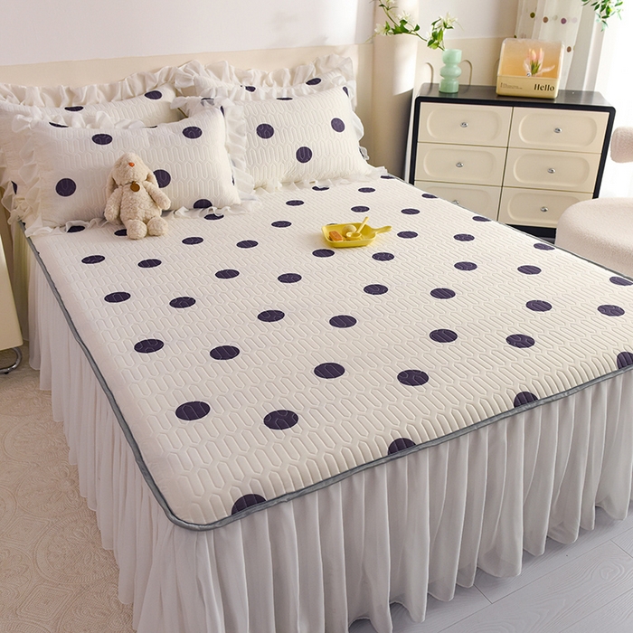 91家纺网 家纺一手货源 找家纺 悦织湾家纺 2025新款A类0.5厚床裙款印花乳胶凉席三件套 波点