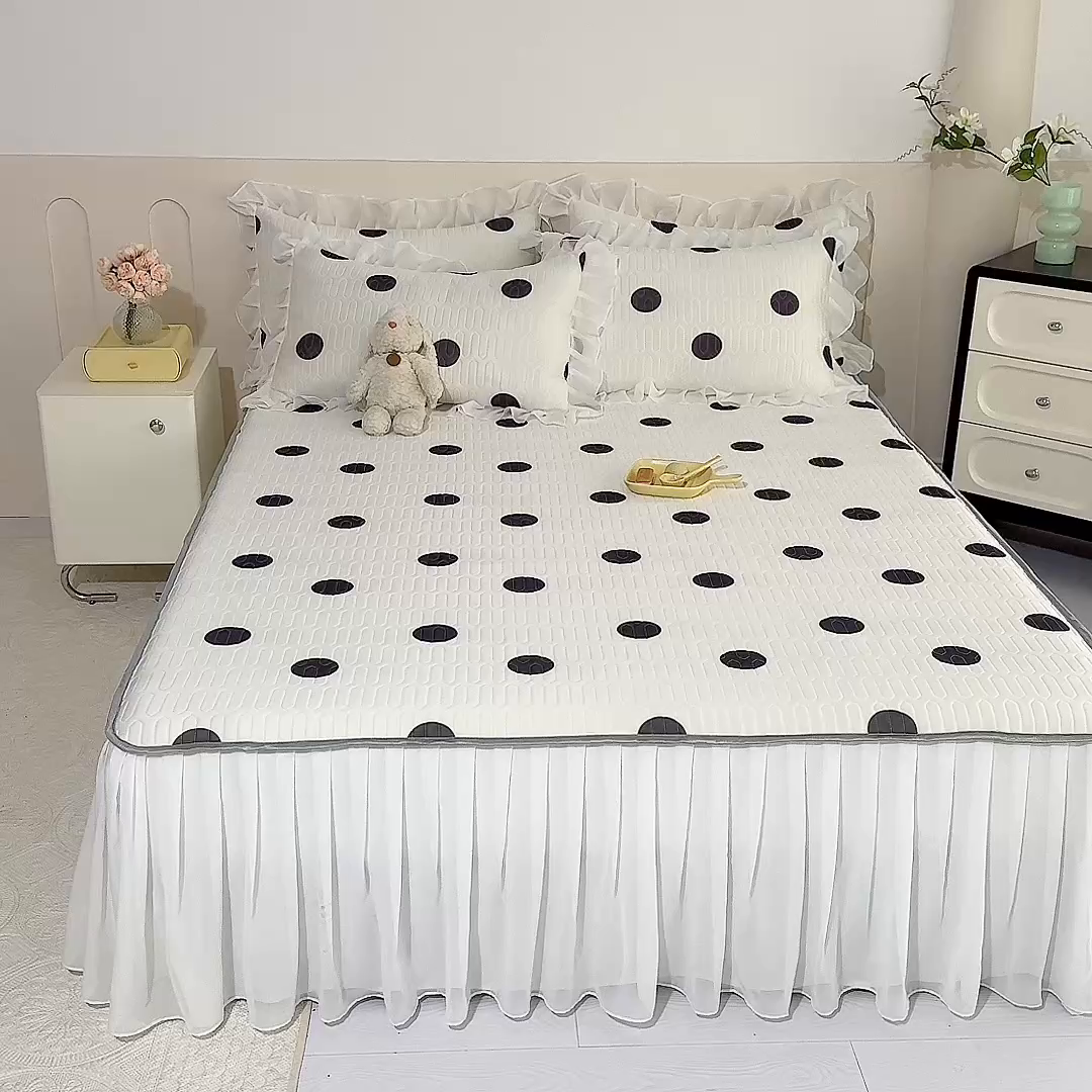 91家纺网 家纺一手货源 找家纺 悦织湾家纺 2025新款A类0.5厚床裙款印花乳胶凉席三件套 波点