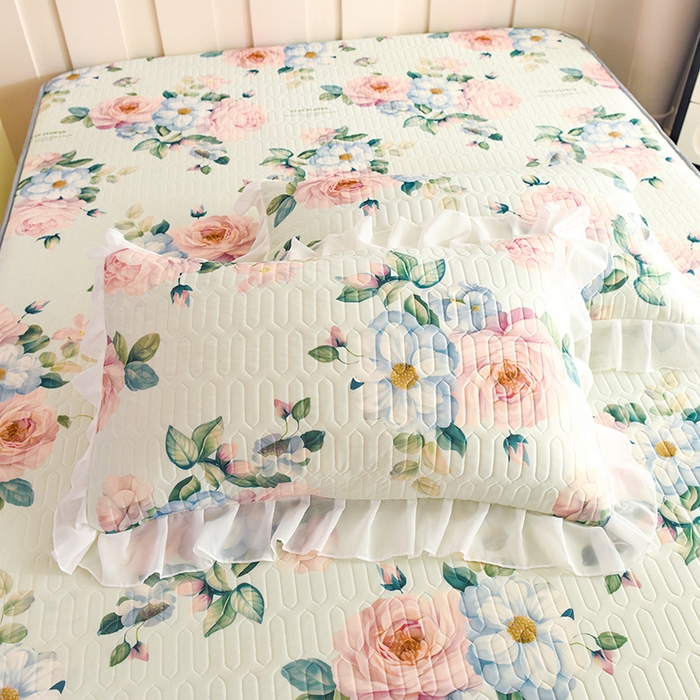 91家纺网 家纺一手货源 找家纺 悦织湾家纺 2025新款A类0.5厚床裙款印花乳胶凉席三件套 繁花