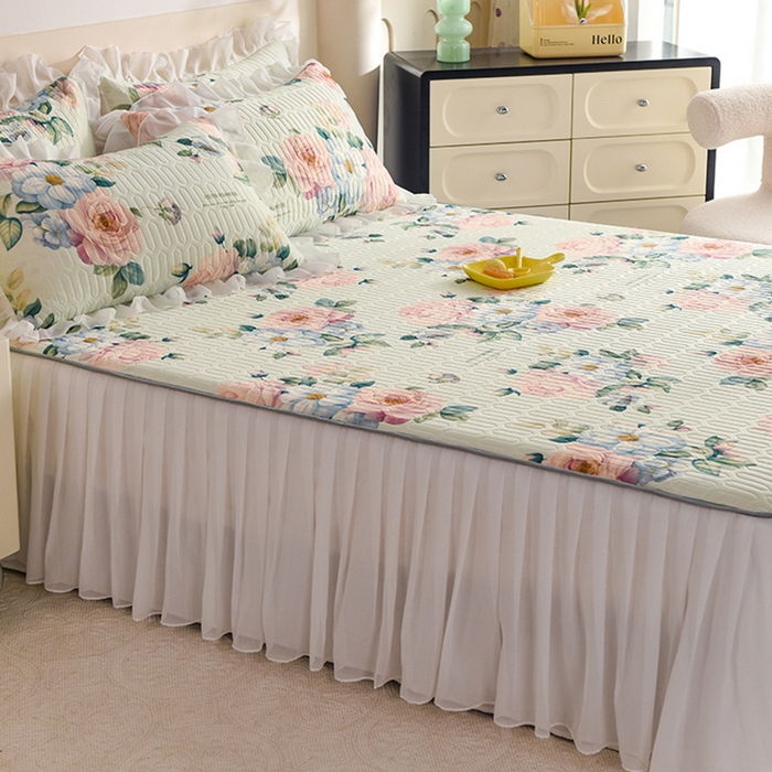 91家纺网 家纺一手货源 找家纺 悦织湾家纺 2025新款A类0.5厚床裙款印花乳胶凉席三件套 繁花