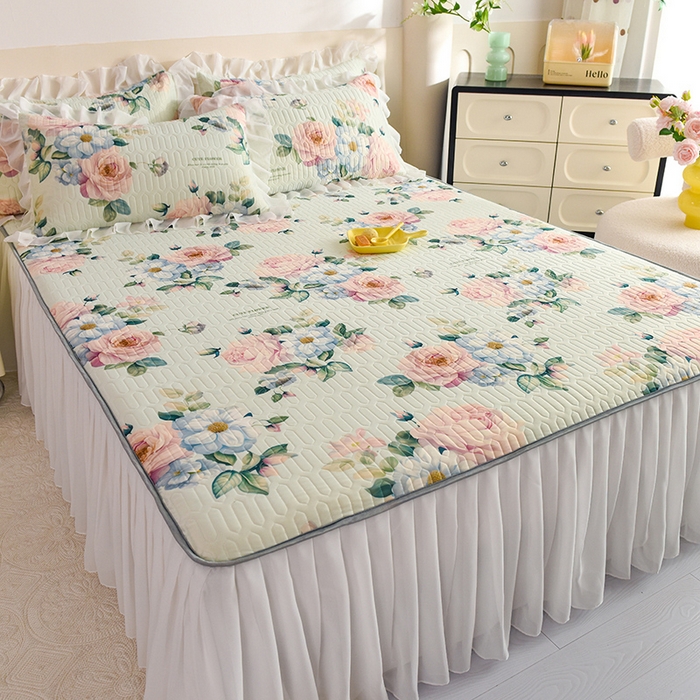 91家纺网 家纺一手货源 找家纺 悦织湾家纺 2025新款A类0.5厚床裙款印花乳胶凉席三件套 繁花