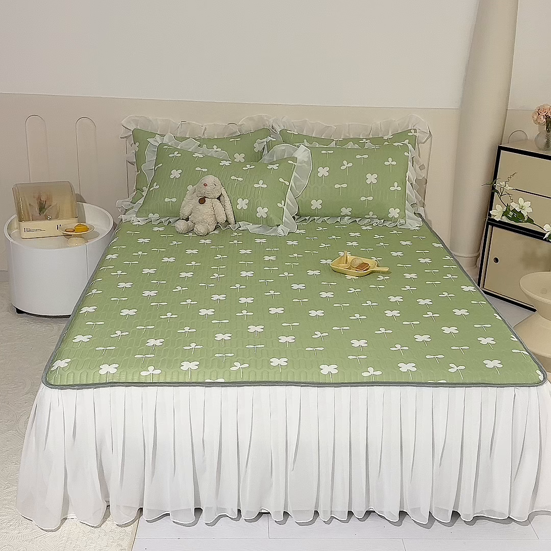 91家纺网 家纺一手货源 找家纺 悦织湾家纺 2025新款A类0.5厚床裙款印花乳胶凉席三件套 花束