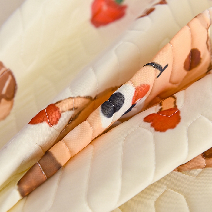 91家纺网 家纺一手货源 找家纺 悦织湾家纺 2025新款A类0.5厚床裙款印花乳胶凉席三件套 欢乐曲奇