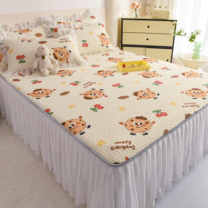 91家纺网 家纺一手货源 找家纺 悦织湾家纺 2025新款A类0.5厚床裙款印花乳胶凉席三件套 欢乐曲奇