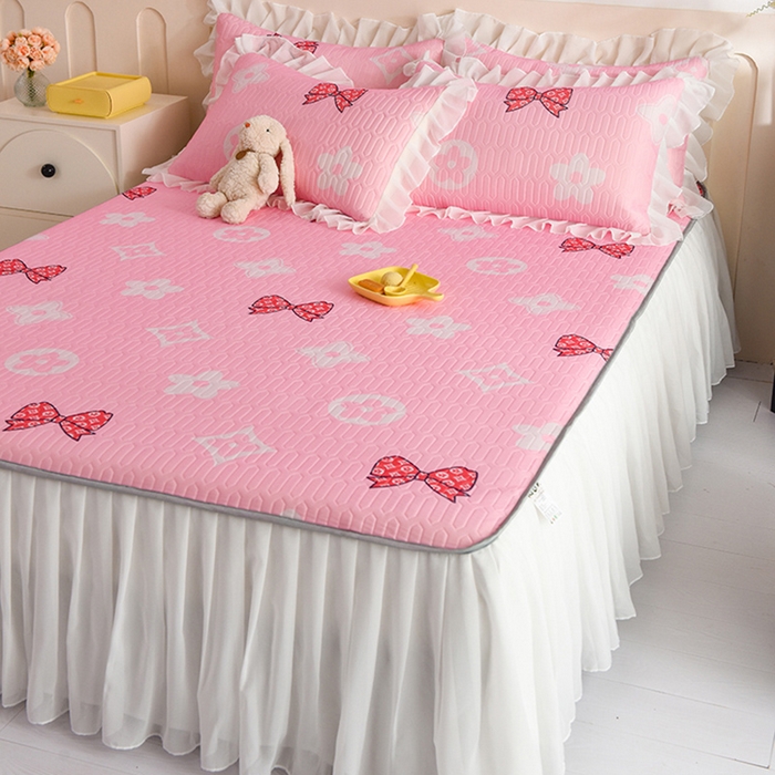 91家纺网 家纺一手货源 找家纺 悦织湾家纺 2025新款A类0.5厚床裙款印花乳胶凉席三件套 礼物-粉