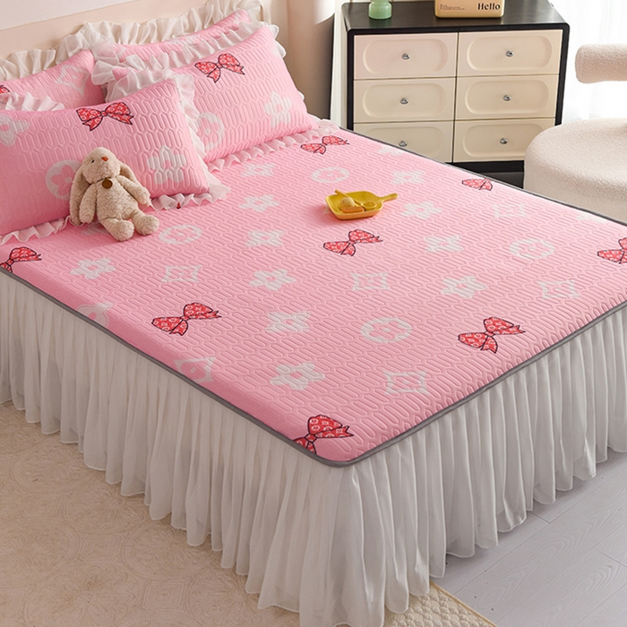 91家纺网 家纺一手货源 找家纺 悦织湾家纺 2025新款A类0.5厚床裙款印花乳胶凉席三件套 礼物-粉