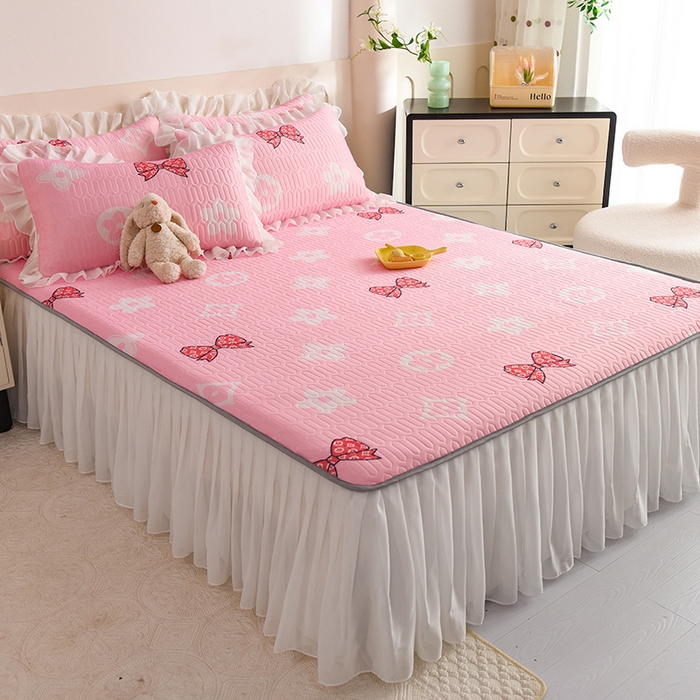 91家纺网 家纺一手货源 找家纺 悦织湾家纺 2025新款A类0.5厚床裙款印花乳胶凉席三件套 礼物-粉