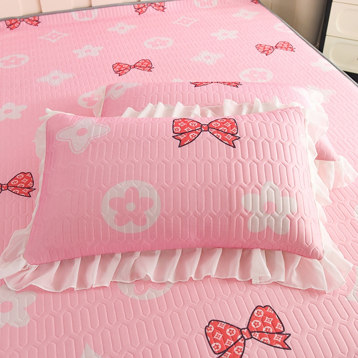 91家纺网 家纺一手货源 找家纺 悦织湾家纺 2025新款A类0.5厚床裙款印花乳胶凉席三件套 礼物-粉