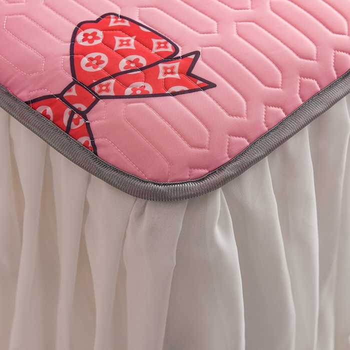 91家纺网 家纺一手货源 找家纺 悦织湾家纺 2025新款A类0.5厚床裙款印花乳胶凉席三件套 礼物-粉