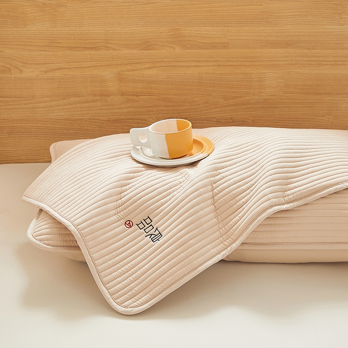 91家纺网 家纺一手货源 找家纺 芬晴家纺 2025新款A类良品防水枕套系列 卡其