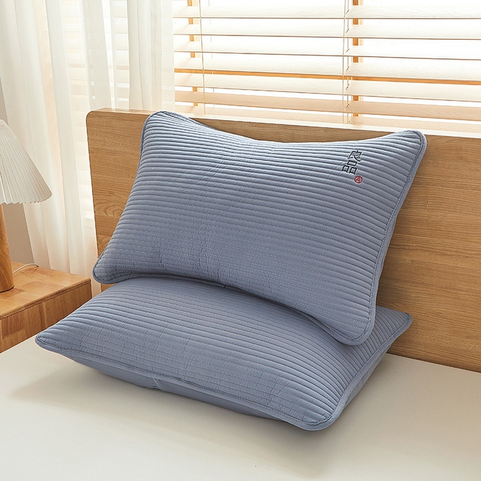 91家纺网 家纺一手货源 找家纺 芬晴家纺 2025新款A类良品防水枕套系列 雾蓝