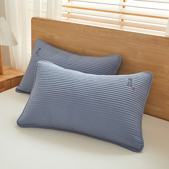 91家纺网 家纺一手货源 找家纺 芬晴家纺 2025新款A类良品防水枕套系列 雾蓝