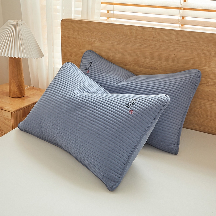 91家纺网 家纺一手货源 找家纺 芬晴家纺 2025新款A类良品防水枕套系列 雾蓝