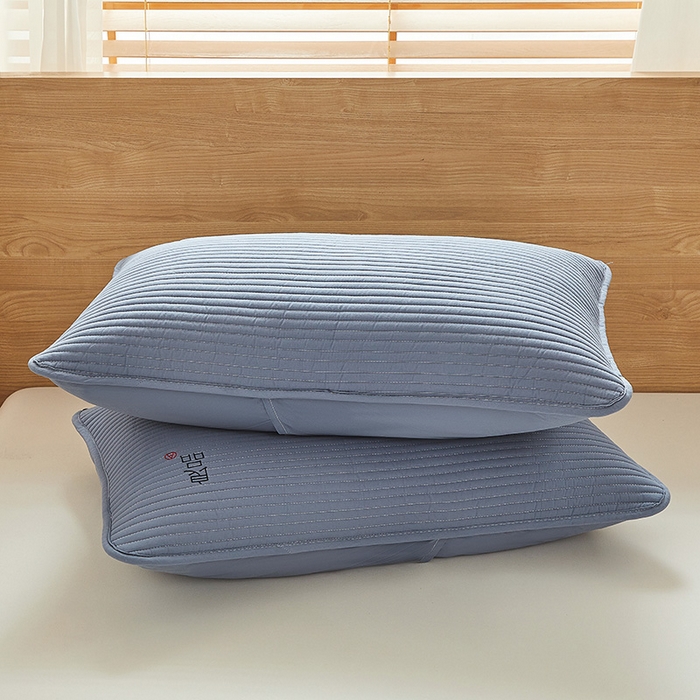 91家纺网 家纺一手货源 找家纺 芬晴家纺 2025新款A类良品防水枕套系列 雾蓝