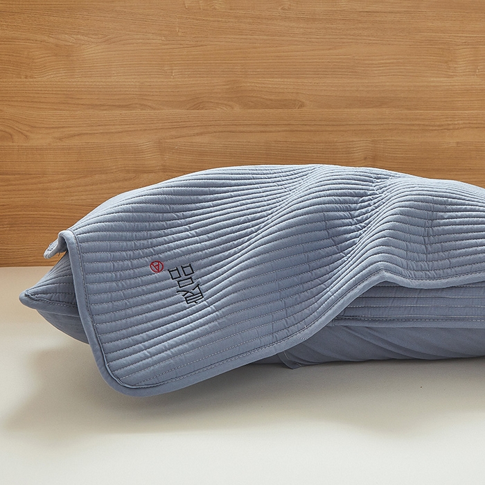 91家纺网 家纺一手货源 找家纺 芬晴家纺 2025新款A类良品防水枕套系列 雾蓝