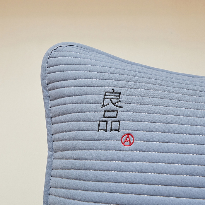 91家纺网 家纺一手货源 找家纺 芬晴家纺 2025新款A类良品防水枕套系列 雾蓝