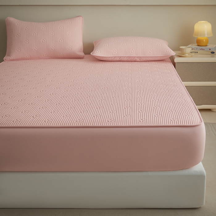 91家纺网 家纺一手货源 找家纺 芬晴家纺 2025新款A类全棉夹棉水洗棉大豆床笠-花梦 花梦-嫩粉