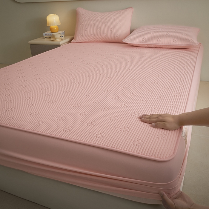 91家纺网 家纺一手货源 找家纺 芬晴家纺 2025新款A类全棉夹棉水洗棉大豆床笠-花梦 花梦-嫩粉