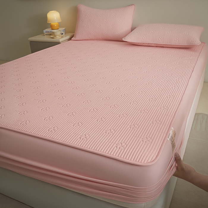 91家纺网 家纺一手货源 找家纺 芬晴家纺 2025新款A类全棉夹棉水洗棉大豆床笠-花梦 花梦-嫩粉