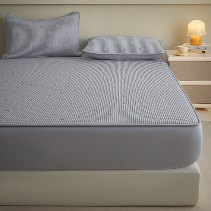 91家纺网 家纺一手货源 找家纺 芬晴家纺 2025新款A类全棉夹棉水洗棉大豆床笠-花梦 花梦-浅灰