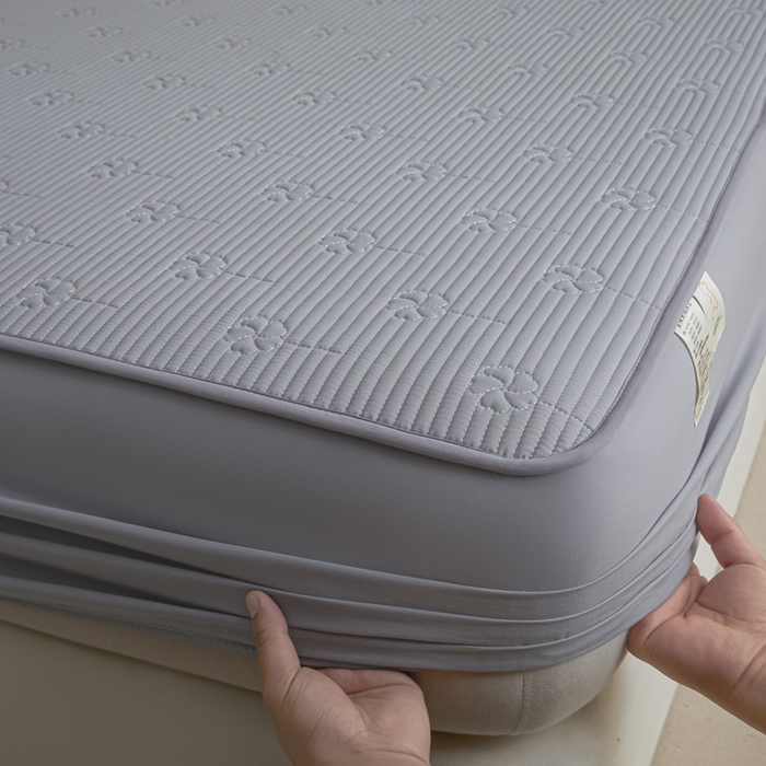 91家纺网 家纺一手货源 找家纺 芬晴家纺 2025新款A类全棉夹棉水洗棉大豆床笠-花梦 花梦-浅灰