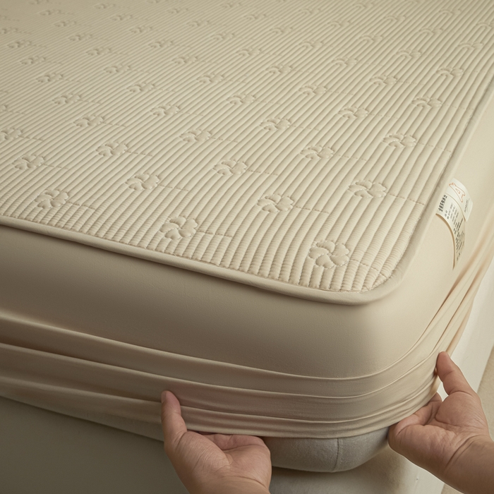 91家纺网 家纺一手货源 找家纺 芬晴家纺 2025新款A类全棉夹棉水洗棉大豆床笠-花梦 花梦-浅卡