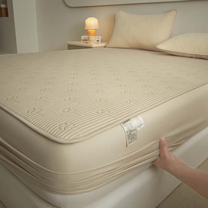 91家纺网 家纺一手货源 找家纺 芬晴家纺 2025新款A类全棉夹棉水洗棉大豆床笠-花梦 花梦-浅卡