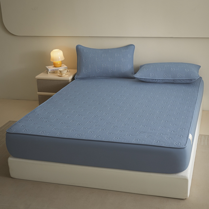 91家纺网 家纺一手货源 找家纺 芬晴家纺 2025新款A类全棉夹棉水洗棉大豆床笠-花梦 花梦-雾蓝