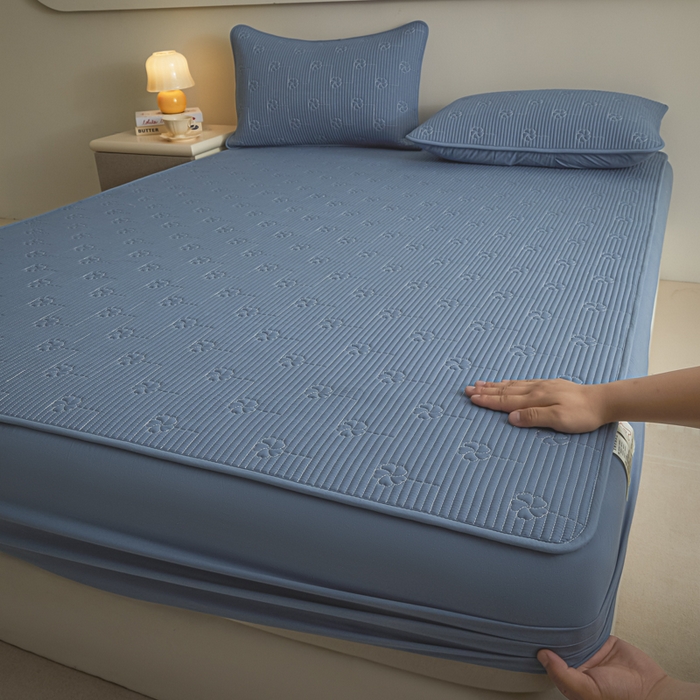 91家纺网 家纺一手货源 找家纺 芬晴家纺 2025新款A类全棉夹棉水洗棉大豆床笠-花梦 花梦-雾蓝