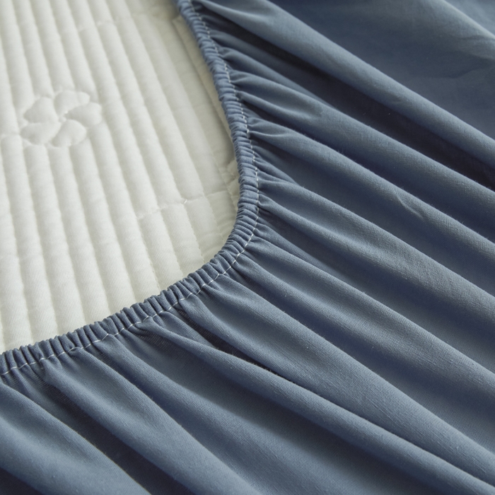 91家纺网 家纺一手货源 找家纺 芬晴家纺 2025新款A类全棉夹棉水洗棉大豆床笠-花梦 花梦-雾蓝