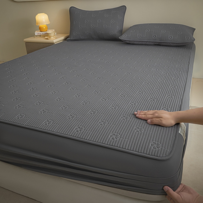 91家纺网 家纺一手货源 找家纺 芬晴家纺 2025新款A类全棉夹棉水洗棉大豆床笠-花梦 花梦-岩灰