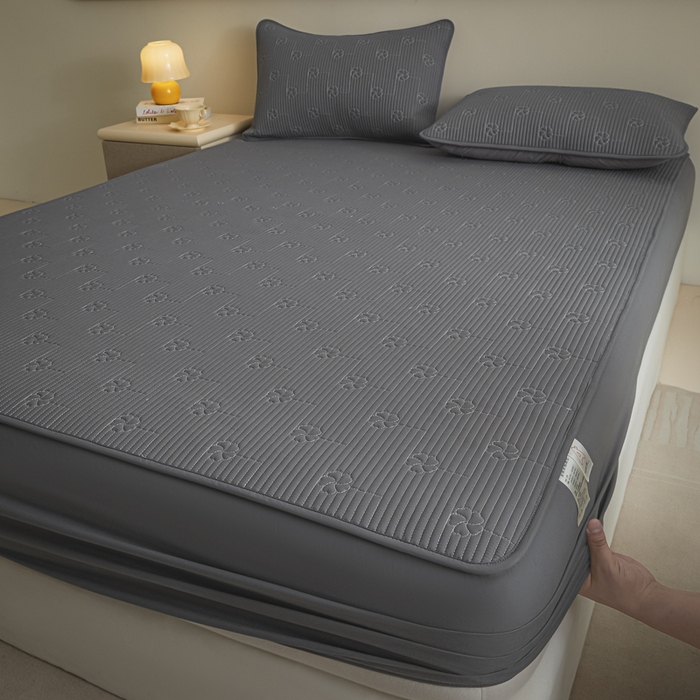 91家纺网 家纺一手货源 找家纺 芬晴家纺 2025新款A类全棉夹棉水洗棉大豆床笠-花梦 花梦-岩灰