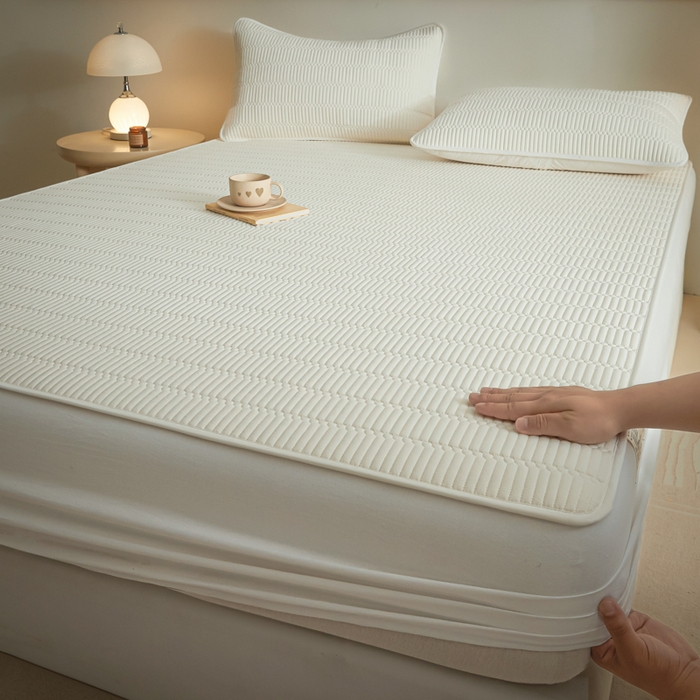 91家纺网 家纺一手货源 找家纺 芬晴家纺 2025新款A类全棉水洗棉夹棉床笠-甜心 甜心-白