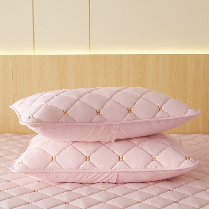 91家纺网 家纺一手货源 找家纺 芬晴家纺 2025新款全棉水洗棉A类防水系列枕套 H-嫩粉