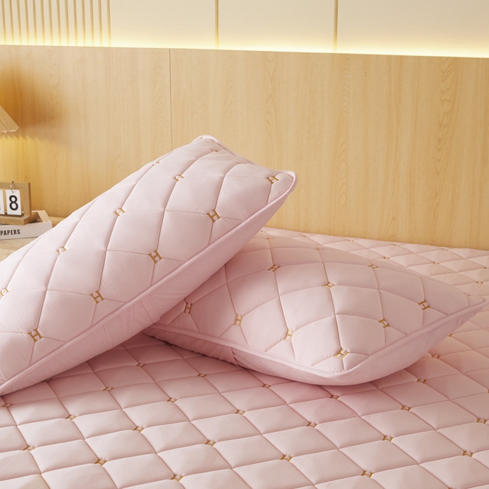 91家纺网 家纺一手货源 找家纺 芬晴家纺 2025新款全棉水洗棉A类防水系列枕套 H-嫩粉